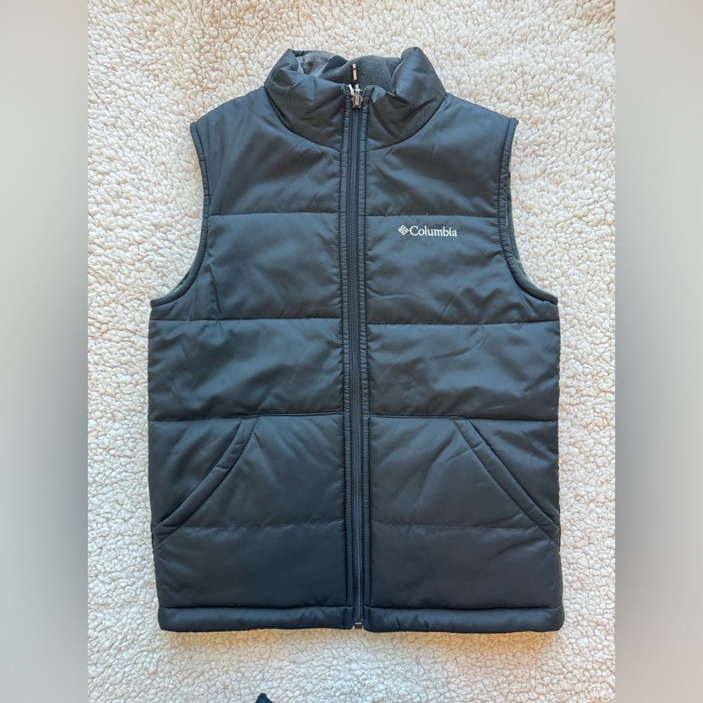 Columbia – Youth Medium – black puffer reversible vest,